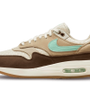 Explorez l'authenticité avec l'Air Max 1 Crepe Hemp. Une chaussure qui marie l'héritage intemporel de Nike à une esthétique moderne, pour un style unique et polyvalent.