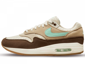 Explorez l'authenticité avec l'Air Max 1 Crepe Hemp. Une chaussure qui marie l'héritage intemporel de Nike à une esthétique moderne, pour un style unique et polyvalent.