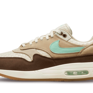 Explorez l'authenticité avec l'Air Max 1 Crepe Hemp. Une chaussure qui marie l'héritage intemporel de Nike à une esthétique moderne, pour un style unique et polyvalent.
