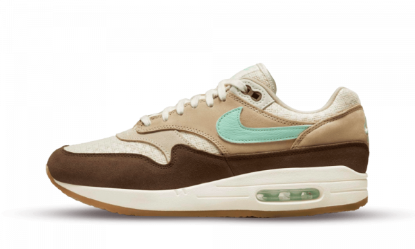 Explorez l'authenticité avec l'Air Max 1 Crepe Hemp. Une chaussure qui marie l'héritage intemporel de Nike à une esthétique moderne, pour un style unique et polyvalent.