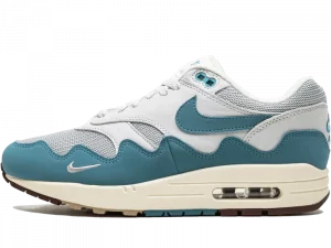 Découvrez l'essence du streetwear avec la Nike Air Max 1 Patta. Une collaboration emblématique entre Nike et Patta, offrant un style unique et une esthétique audacieuse.