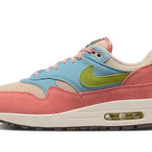 Plongez dans l'essence de la réinvention avec l'Air Max 1 Light Madder Root. Une interprétation contemporaine d'un classique intemporel, alliant confort et style.