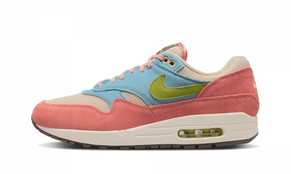 Plongez dans l'essence de la réinvention avec l'Air Max 1 Light Madder Root. Une interprétation contemporaine d'un classique intemporel, alliant confort et style.