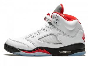 Plongez dans l'histoire avec la Jordan 5 Retro Fire Red Silver Tongue. Une icône du basketball revisité, fusionnant l'héritage et le style contemporain.