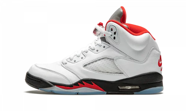 Plongez dans l'histoire avec la Jordan 5 Retro Fire Red Silver Tongue. Une icône du basketball revisité, fusionnant l'héritage et le style contemporain.