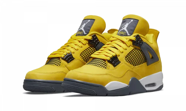 Ressentez l'énergie avec la Jordan 4 Lightning. Une icône du basket revisité pour capturer l'éclat de la victoire avec style.