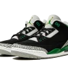 Plongez dans l'audace du style avec la Jordan 3 Pine Green. Une sneaker emblématique qui fusionne l'héritage du basketball et l'esthétique contemporaine.