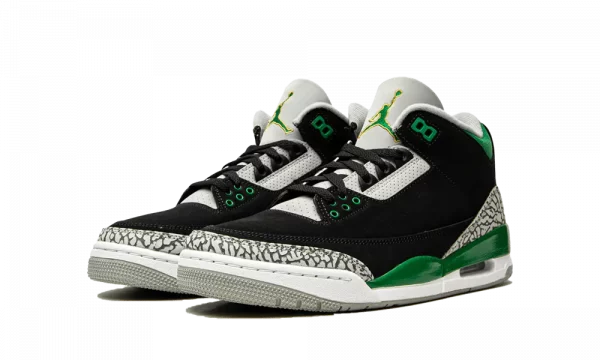 Plongez dans l'audace du style avec la Jordan 3 Pine Green. Une sneaker emblématique qui fusionne l'héritage du basketball et l'esthétique contemporaine.