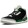 Plongez dans l'audace du style avec la Jordan 3 Pine Green. Une sneaker emblématique qui fusionne l'héritage du basketball et l'esthétique contemporaine.