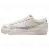 Découvrez l'audace de la Nike Blazer Low Plateforme. Un mariage unique entre rétro et contemporain, offrant une élévation stylisée à chaque pas.
