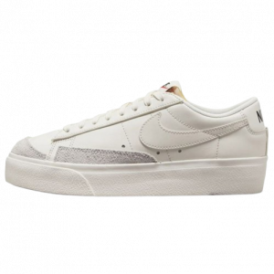 Découvrez l'audace de la Nike Blazer Low Plateforme. Un mariage unique entre rétro et contemporain, offrant une élévation stylisée à chaque pas.