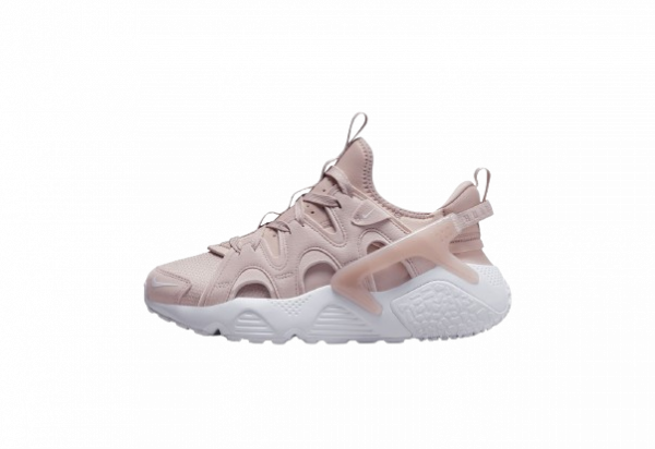 Plongez dans l'élégance féminine de la Nike Huarache Craft Rose. Une fusion délicate de confort et de style, offrant une touche de raffinement à chaque pas.