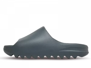 Découvrez le confort ultime avec la Yeezy Slide Slate Grey. Une sandale minimaliste conçue pour offrir une sensation de légèreté et de style décontracté.