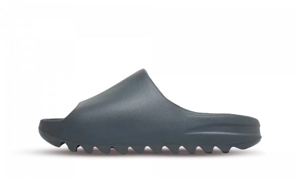 Découvrez le confort ultime avec la Yeezy Slide Slate Grey. Une sandale minimaliste conçue pour offrir une sensation de légèreté et de style décontracté.