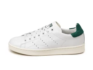 Découvrez l'élégance intemporelle de l'Adidas Stan Smith H. Une icône du style urbain qui incarne le minimalisme chic avec une touche de sophistication.