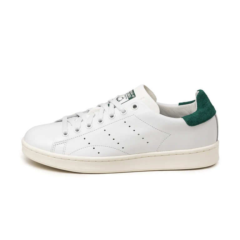 Découvrez l'élégance intemporelle de l'Adidas Stan Smith H. Une icône du style urbain qui incarne le minimalisme chic avec une touche de sophistication.