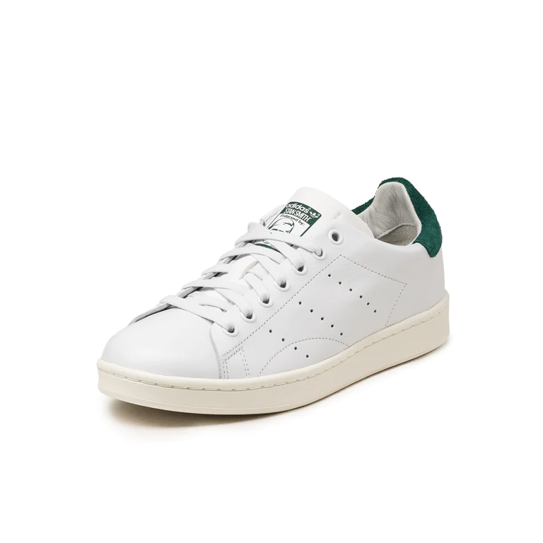 Découvrez l'élégance intemporelle de l'Adidas Stan Smith H. Une icône du style urbain qui incarne le minimalisme chic avec une touche de sophistication.