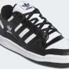 Plongez dans le style rétro avec l'Adidas Forum Low CL. Une icône du streetwear qui marie élégance et confort pour une allure vintage inégalée.