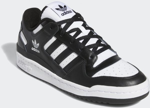 Plongez dans le style rétro avec l'Adidas Forum Low CL. Une icône du streetwear qui marie élégance et confort pour une allure vintage inégalée.