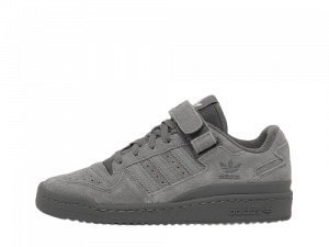 Redécouvrez l'héritage classique avec l'Adidas Forum Low J. Une icône de la sneaker réinventée pour la nouvelle génération de streetwear.