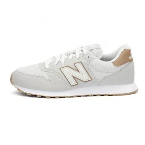Ressentez le confort et le style avec la New Balance GM500. Une sneaker polyvalente qui allie performance et esthétique pour une allure moderne et décontractée.